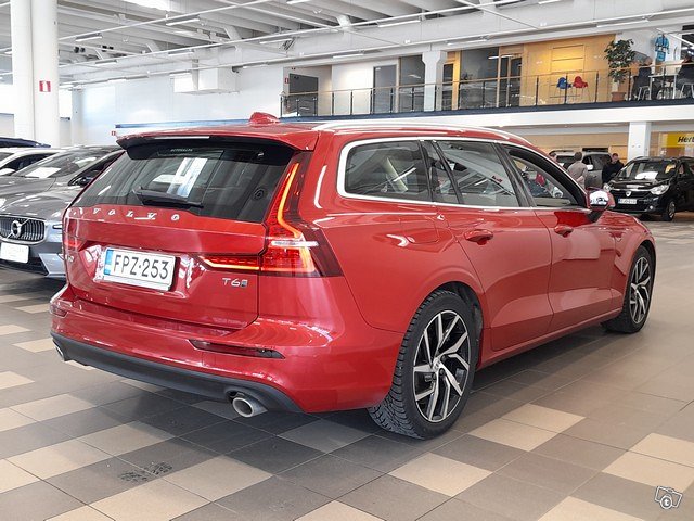 VOLVO V60 3