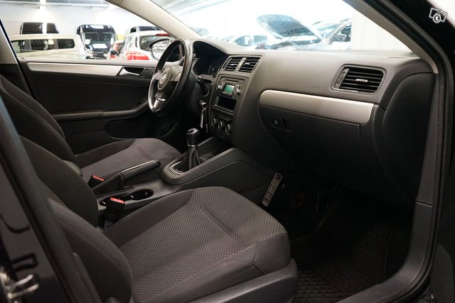 Volkswagen Jetta 9