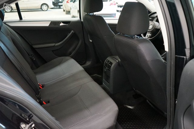 Volkswagen Jetta 11