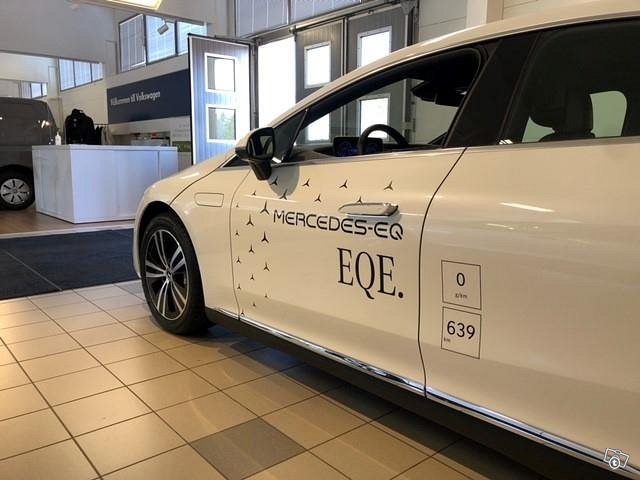 Mercedes-Benz EQE 8