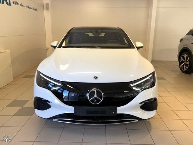 Mercedes-Benz EQE 9