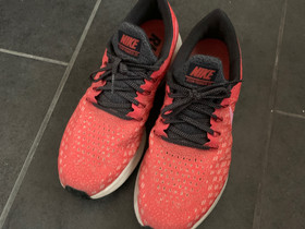 Nike Zoom koko 41, Juoksu ja lenkkeily, Urheilu ja ulkoilu, Pori, Tori.fi Nike Zoom koko 41, Juoksu ja lenkkeily, Urheilu ja ulkoilu, Pori, Tori.fi