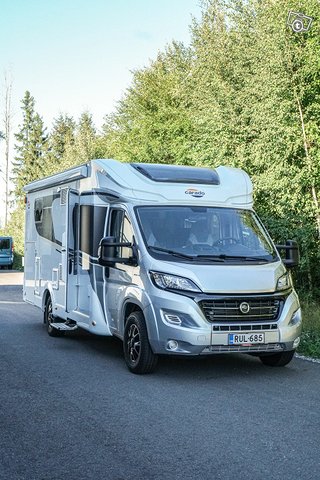 Hyvin varusteltu Carado T447, kuva 1