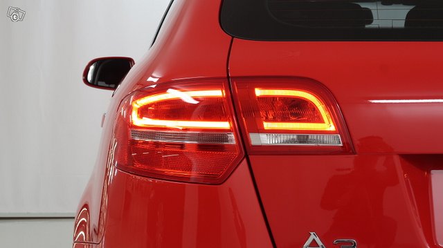 AUDI A3 8