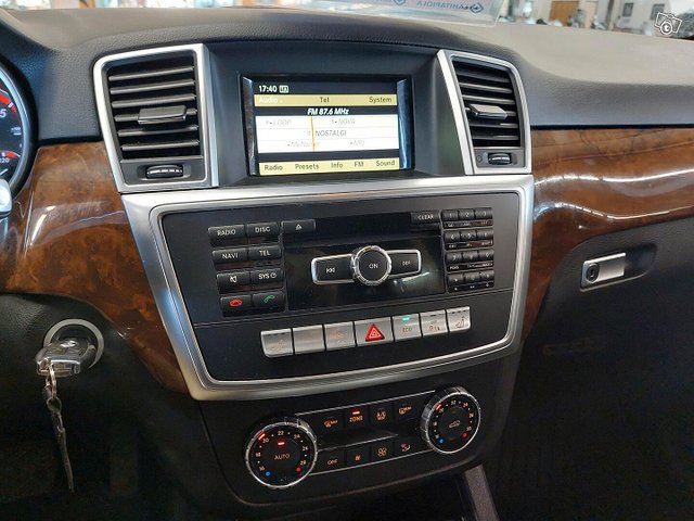 Mercedes-Benz ML 21