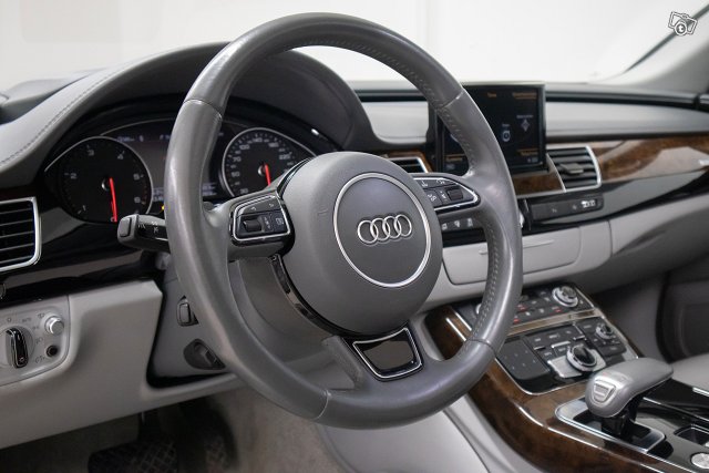 Audi A8 9