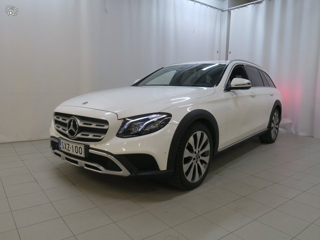 MERCEDES-BENZ E