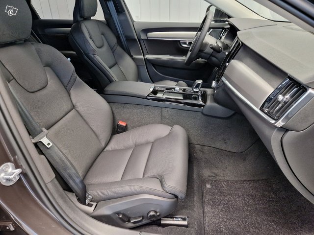 Volvo V90 8
