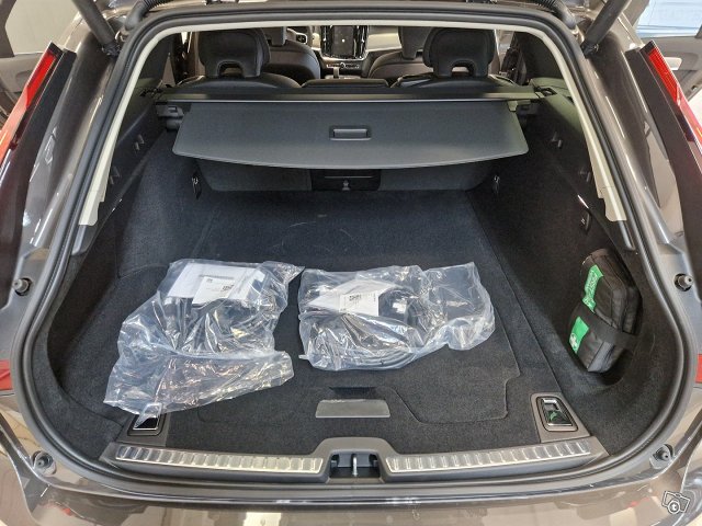 Volvo V90 16