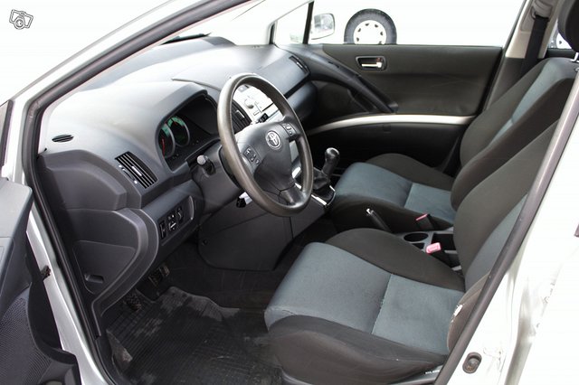 Toyota Corolla Verso 10