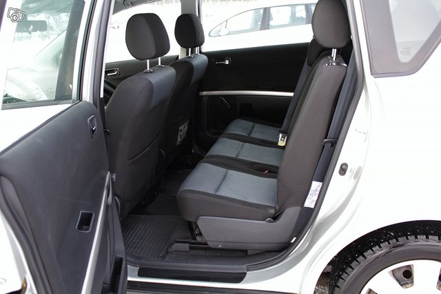 Toyota Corolla Verso 11