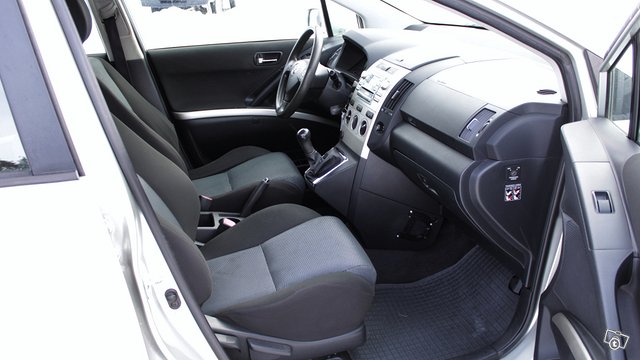 Toyota Corolla Verso 16