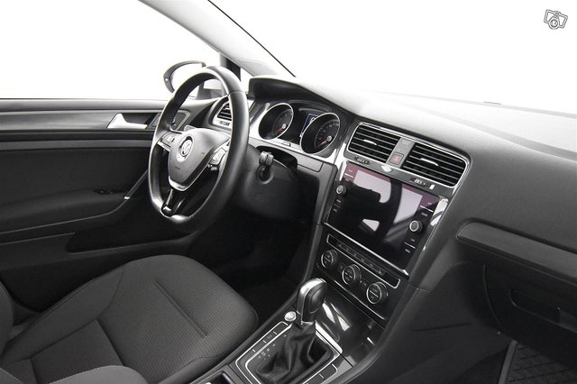 VOLKSWAGEN Golf 16