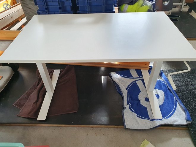 Säädettävä työpöytä Ikea, Pöydä...