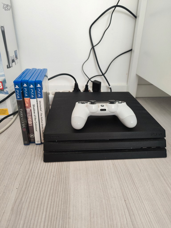 PlayStation 4, Pelikonsolit ja pelaaminen, Viihde-elektroniikka,  Varsinais-Suomi, 