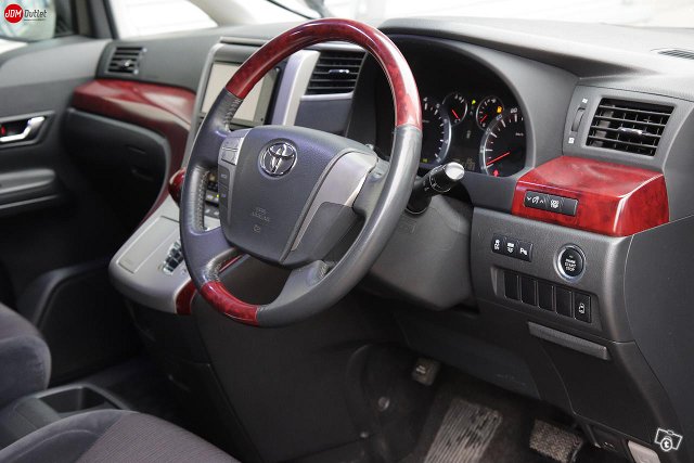 Toyota Vellfire 14