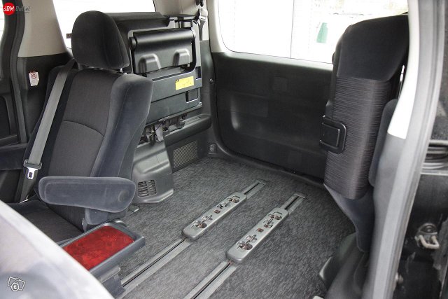 Toyota Vellfire 22