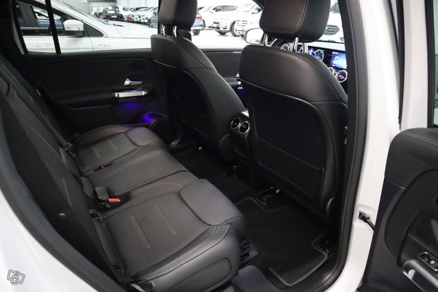 Mercedes-Benz EQB 13