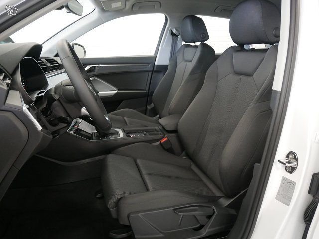 AUDI Q3 10