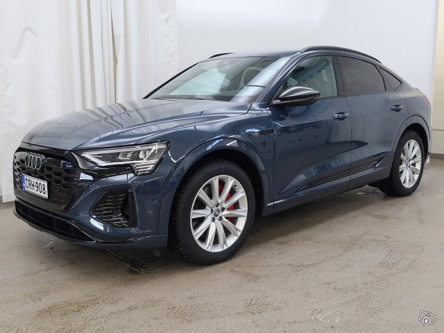 AUDI Q8 E-TRON 1