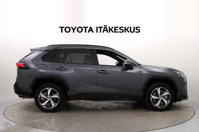 Toyota RAV4 Plug-in 6