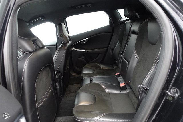 Volvo V40 10