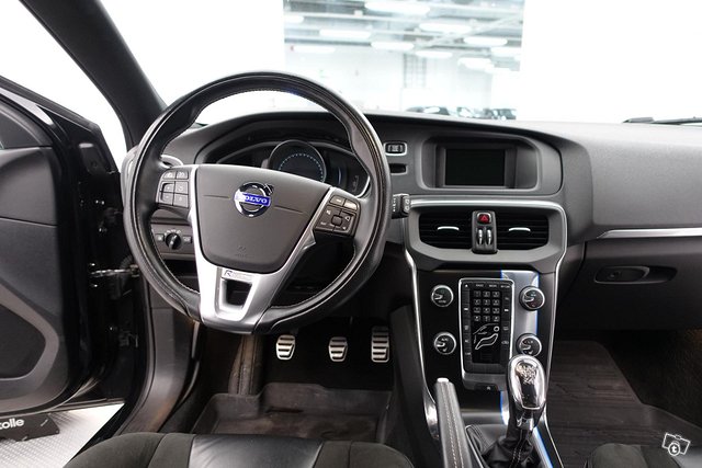 Volvo V40 13