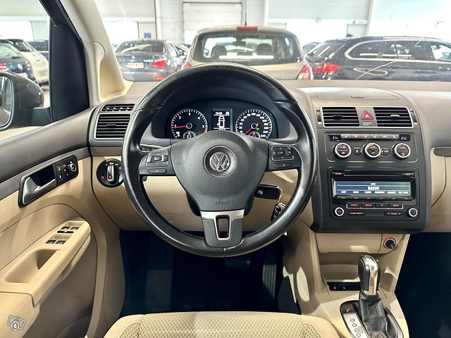 Volkswagen Touran 9
