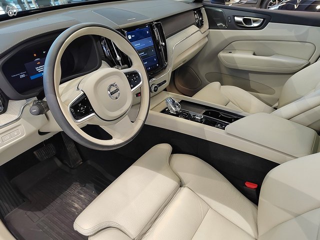 VOLVO XC60 4