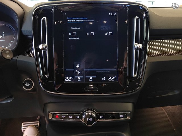 VOLVO XC40 14