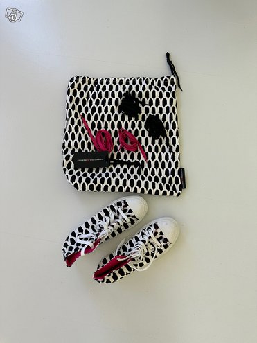 Marimekko x Converse tennarit 39, Vaatteet...