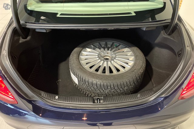 MERCEDES-BENZ C 12