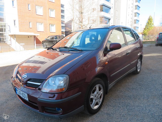 Nissan Almera Tino