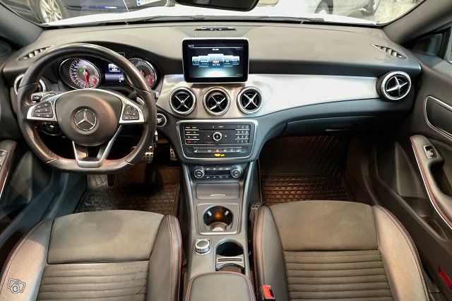 MERCEDES-BENZ CLA 9