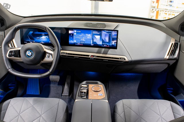 BMW IX 16