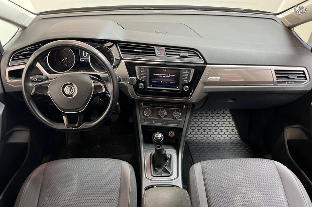 Volkswagen Touran 9