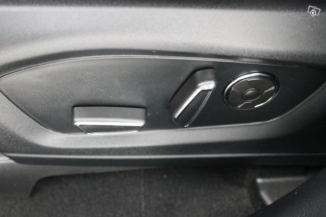 Ford Explorer 20