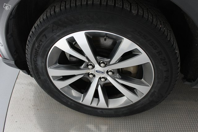 Ford Explorer 21
