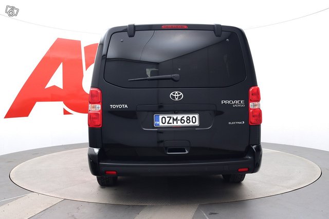 Toyota Proace Verso EV 4