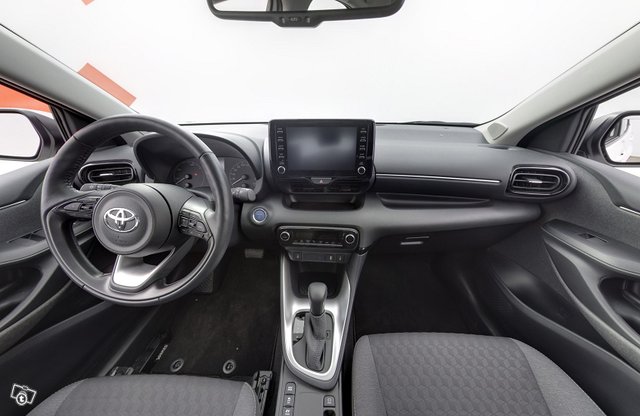 Toyota Yaris 9