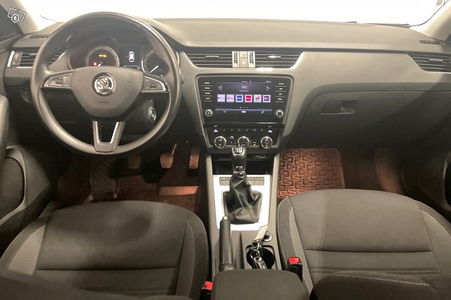 SKODA OCTAVIA 9