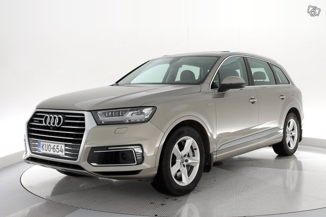 AUDI Q7 6