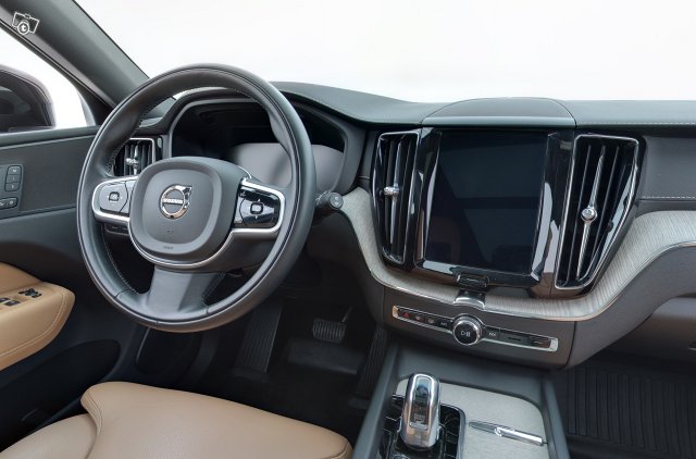 VOLVO XC60 7