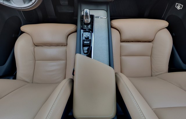 VOLVO XC60 9