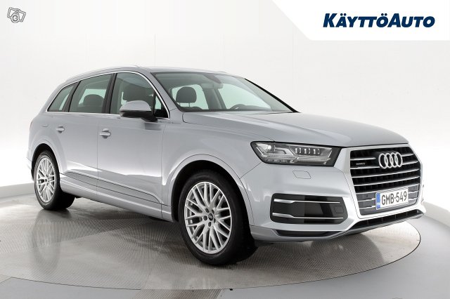 AUDI Q7 6