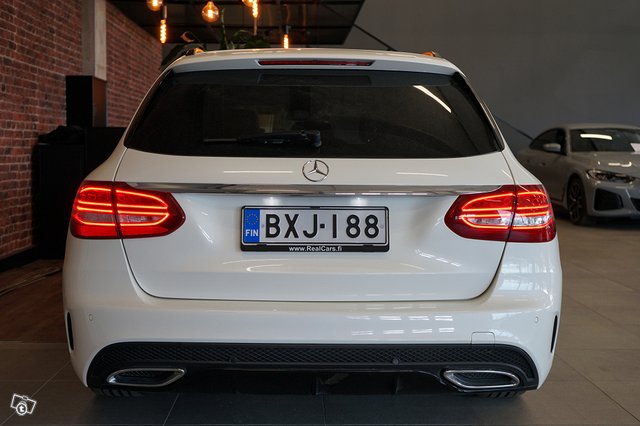 Mercedes-Benz C 8
