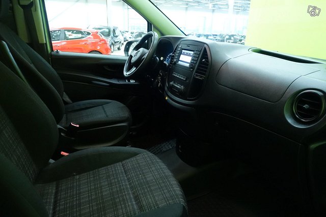 Mercedes-Benz Vito 12