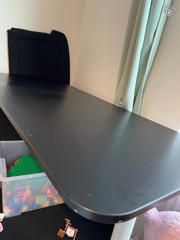 Ikea Bekant-työpöytä, Pöydät ja...