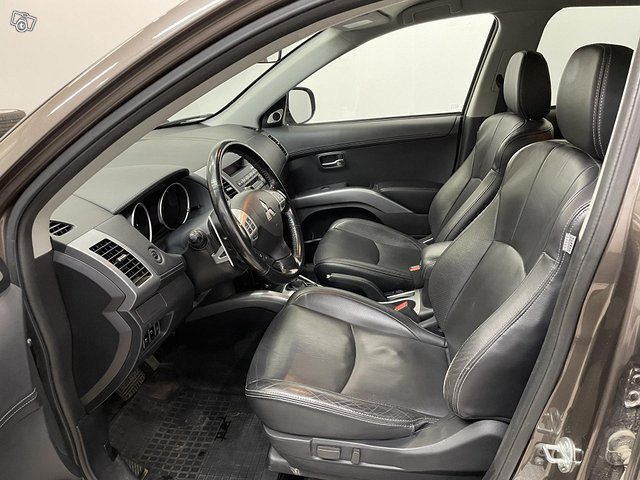 Mitsubishi Outlander 9
