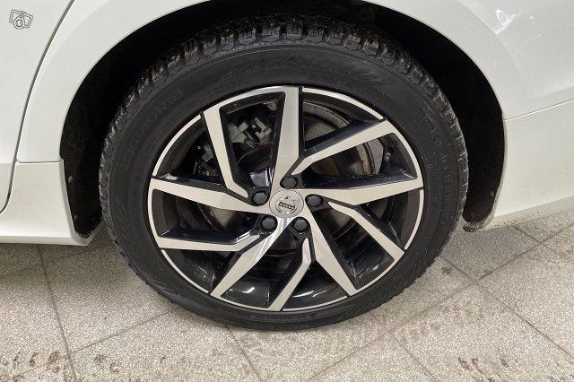 VOLVO V60 13
